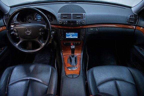 Mercedes-Benz E220 2 of 23