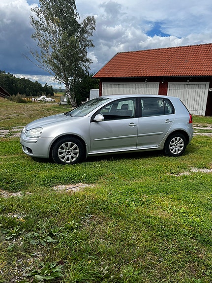 Volkswagen Golf V 2 of 5