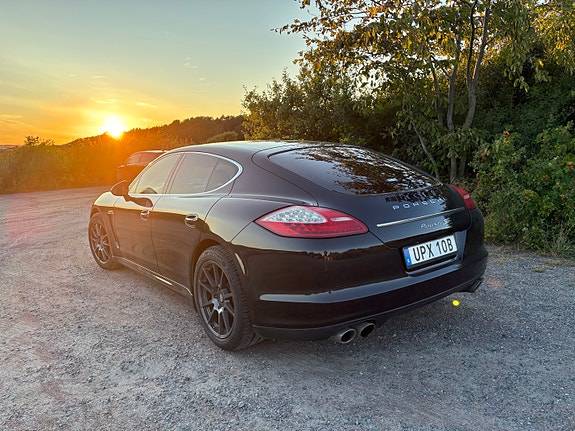 Porsche Panamera S 4 of 17