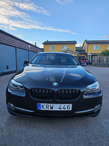 BMW 528i 2 of 11