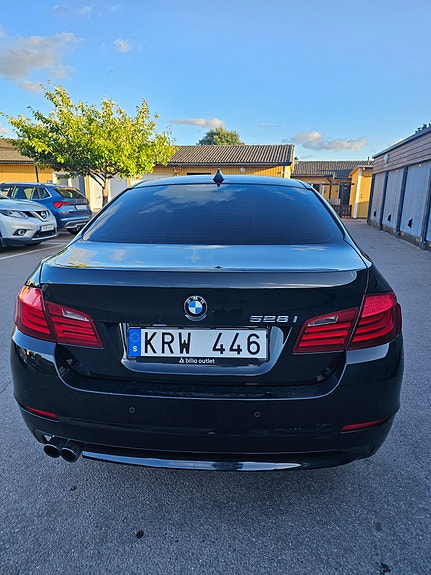 BMW 528i 5 of 11