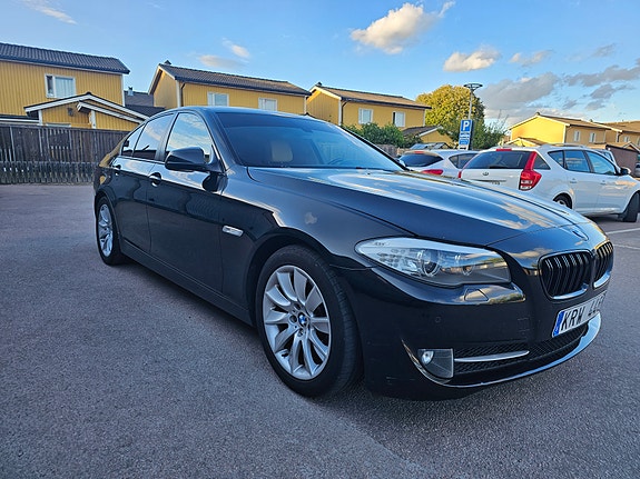BMW 528i 3 of 11