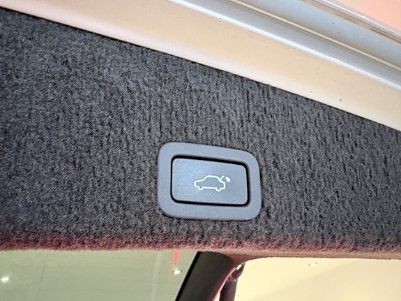 Volvo XC60 13 of 20