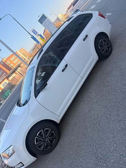 Skoda Octavia 2 of 6