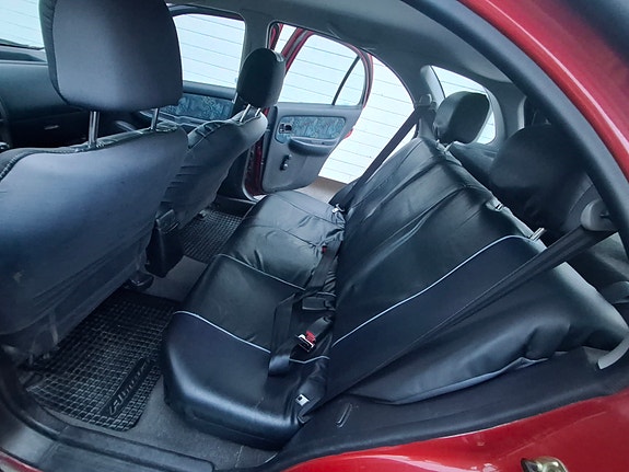 Nissan Almera 6 of 10