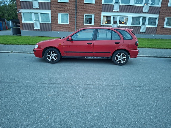 Nissan Almera 7 of 10