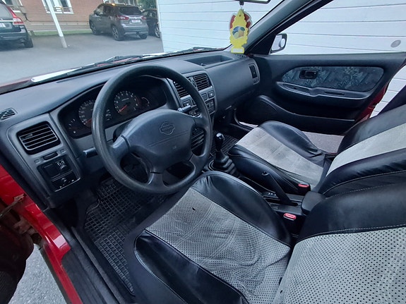Nissan Almera 5 of 10