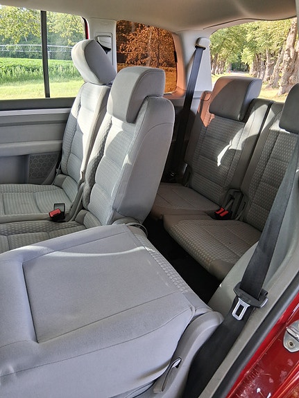 Volkswagen Touran 5 of 7