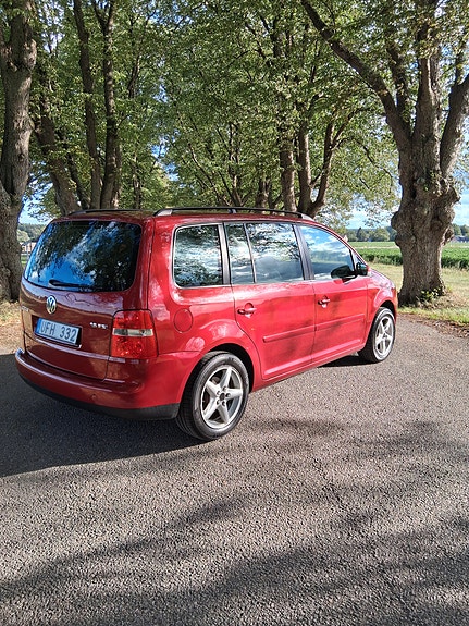Volkswagen Touran 3 of 7