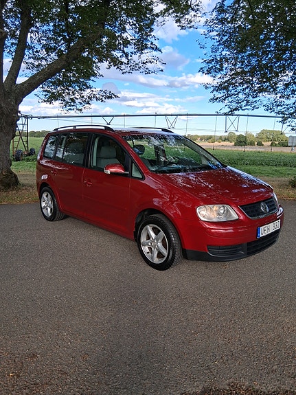 Volkswagen Touran 2 of 7