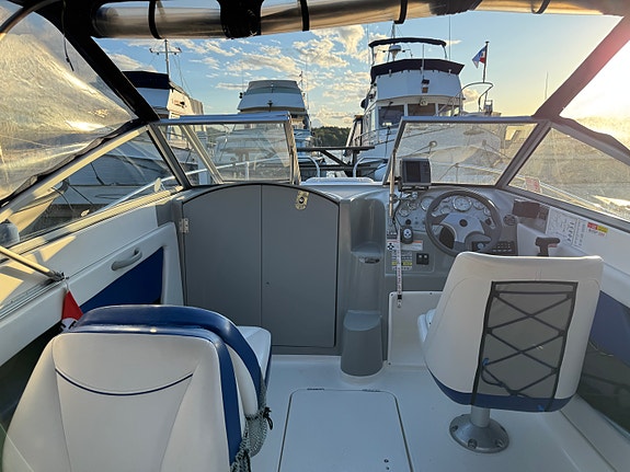 Bayliner 192 Discovery Cuddy – Bogpropeller, Ankarspel & Trailer 9 of 23