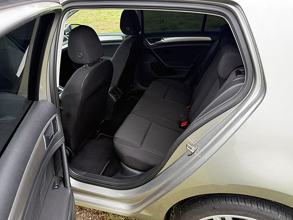 Volkswagen Golf VII 8 of 13