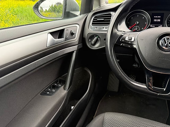 Volkswagen Golf VII 10 of 13