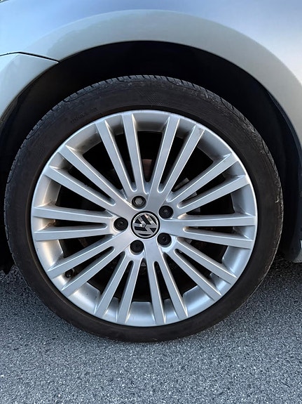 Volkswagen Golf VII 13 of 13