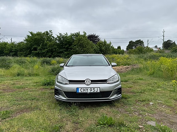 Volkswagen Golf VII 2 of 13