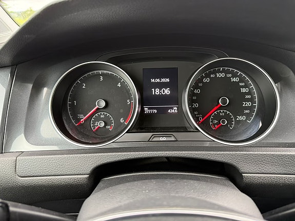 Volkswagen Golf VII 11 of 13