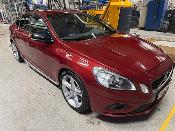 Volvo S60 2 of 7