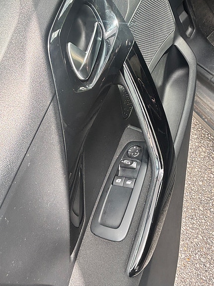 Peugeot 208 13 of 16