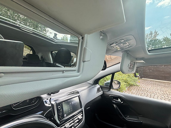 Peugeot 208 14 of 16