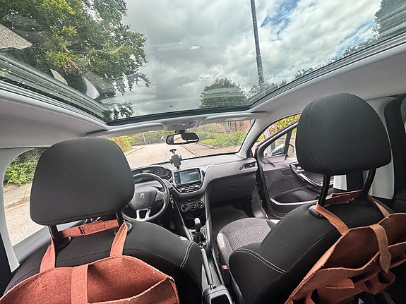 Peugeot 208 5 of 16