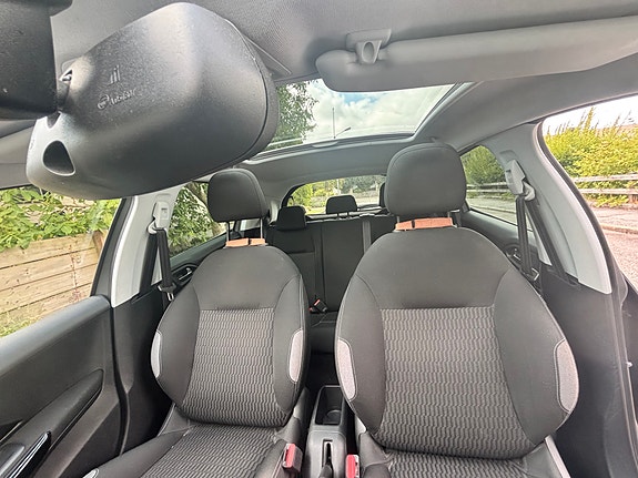Peugeot 208 6 of 16