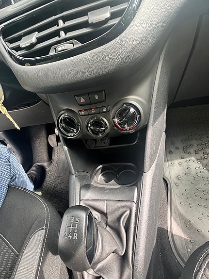 Peugeot 208 10 of 16