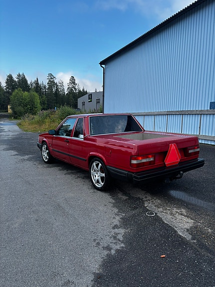 Volvo 740 2 of 5