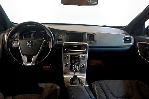 Volvo V60 Cross Country 4 of 11