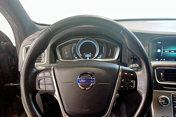 Volvo V60 Cross Country 7 of 11