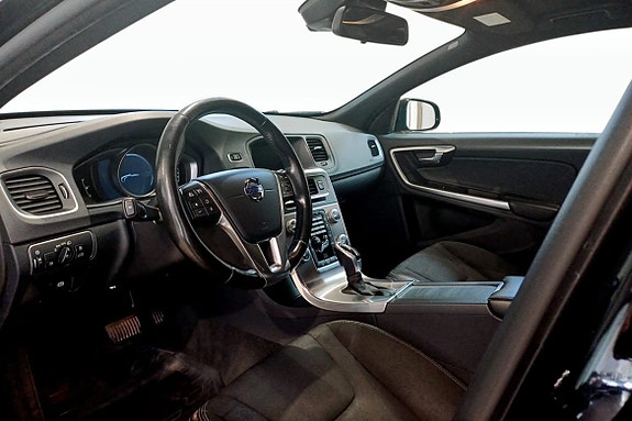 Volvo V60 Cross Country 5 of 11
