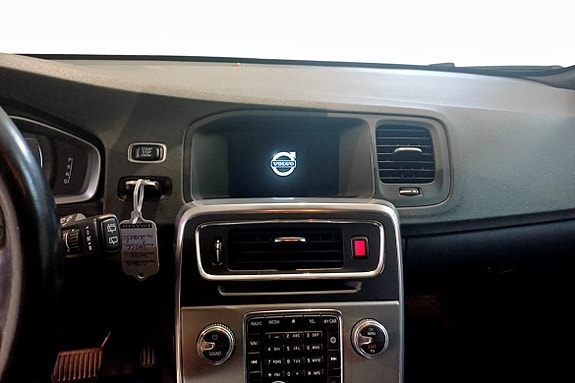 Volvo V60 Cross Country 6 of 11