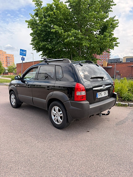 Hyundai Tucson 2 of 6