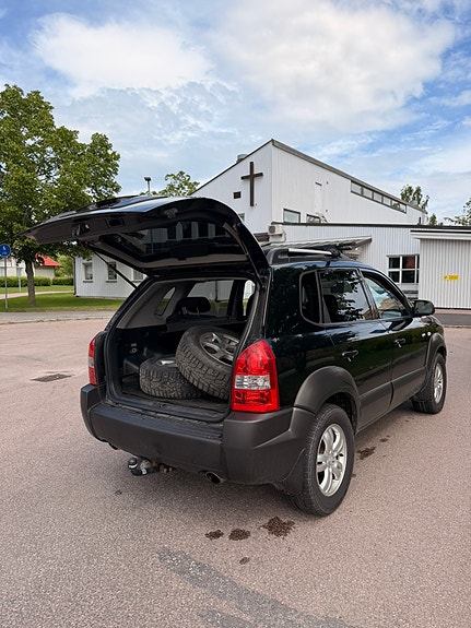 Hyundai Tucson 3 of 6