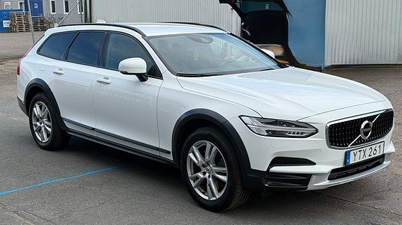 Volvo V90 Cross Country 3 of 7