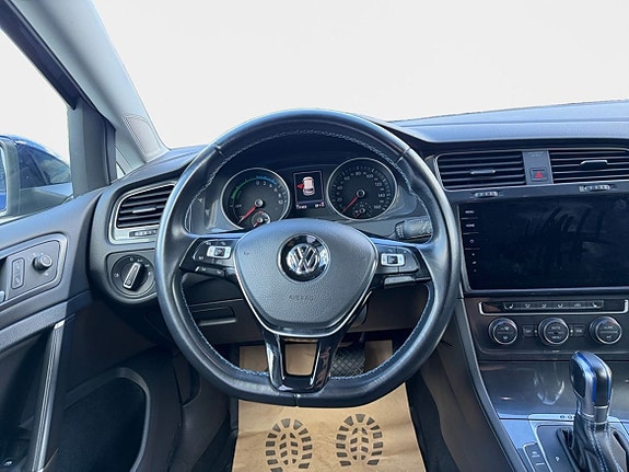 Volkswagen e-Golf VII 7 of 26
