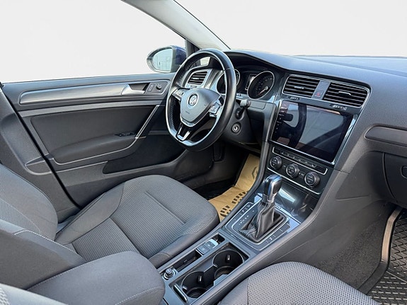 Volkswagen e-Golf VII 15 of 26