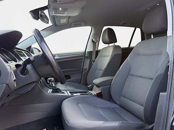 Volkswagen e-Golf VII 19 of 26