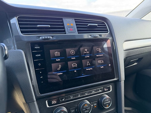 Volkswagen e-Golf VII 13 of 26