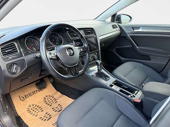 Volkswagen e-Golf VII 5 of 26