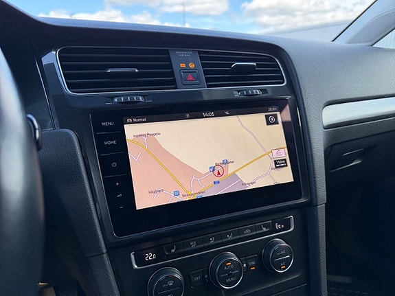 Volkswagen e-Golf VII 12 of 26
