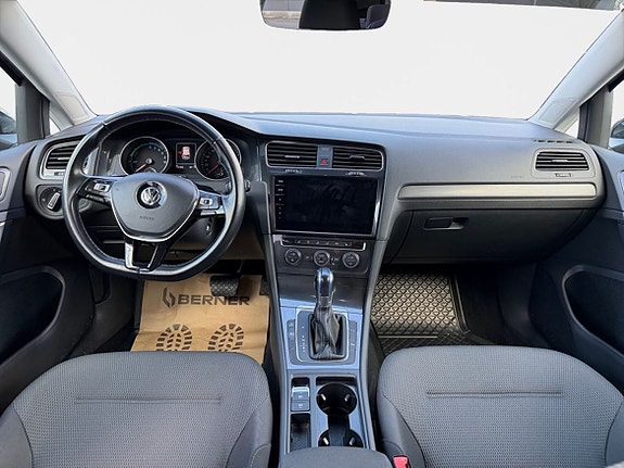 Volkswagen e-Golf VII 4 of 26