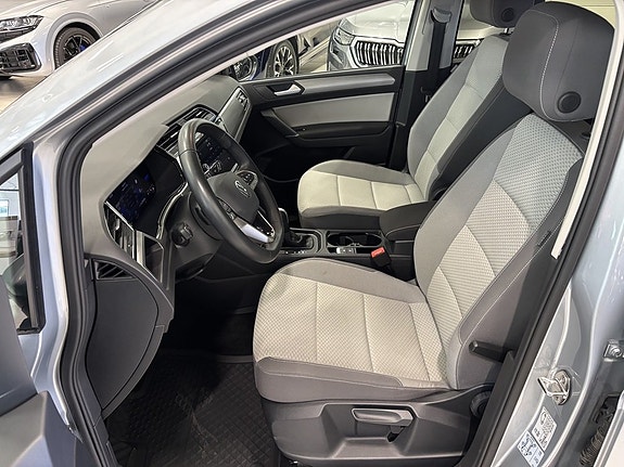 Volkswagen Touran 12 of 24