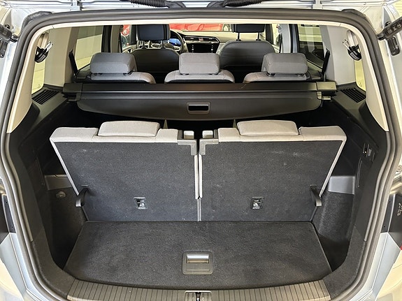 Volkswagen Touran 8 of 24