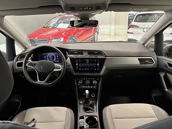 Volkswagen Touran 10 of 24