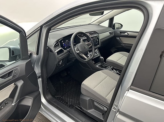 Volkswagen Touran 7 of 11