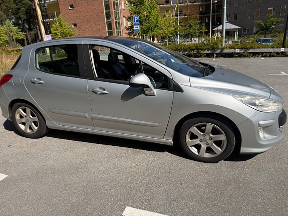 Peugeot 308 8 of 12