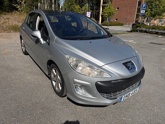 Peugeot 308 2 of 12