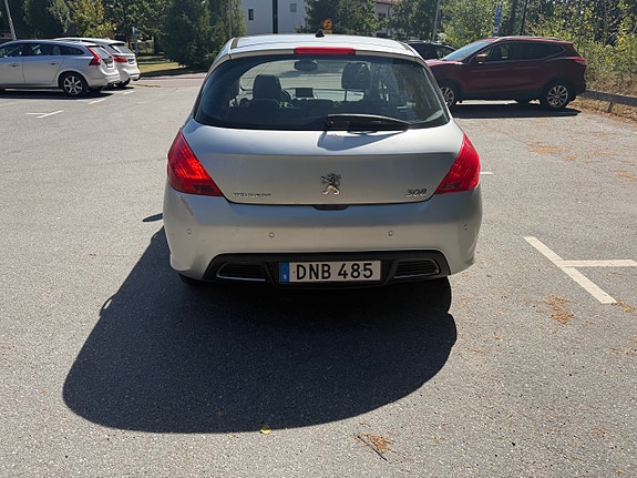 Peugeot 308 4 of 12