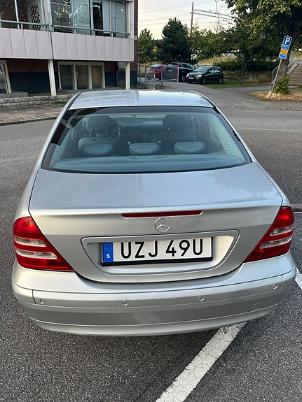 Mercedes-Benz C180 3 of 7
