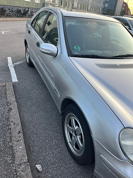 Mercedes-Benz C180 5 of 7